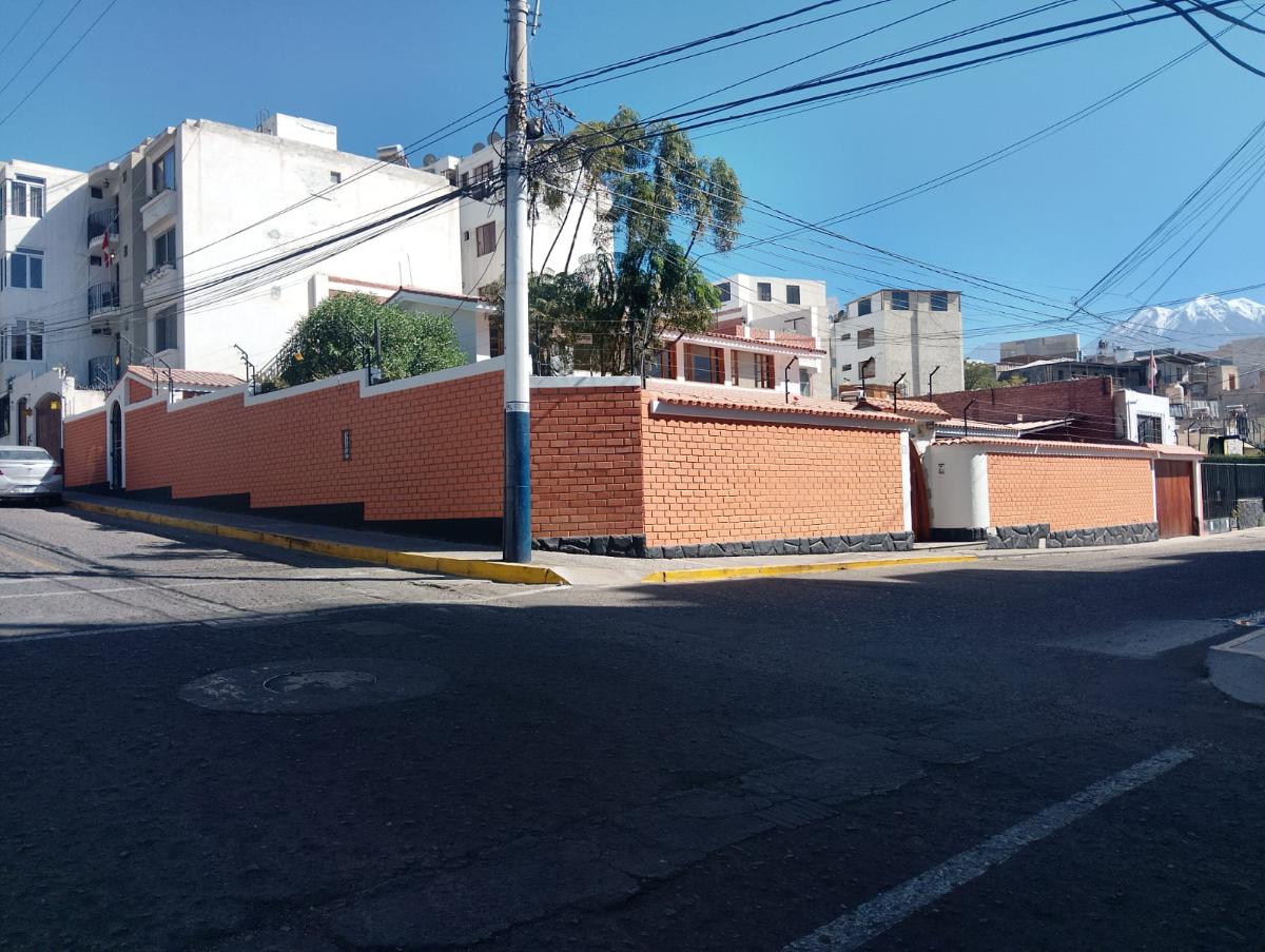 Casa Institucional en Alquiler – Yanahuara