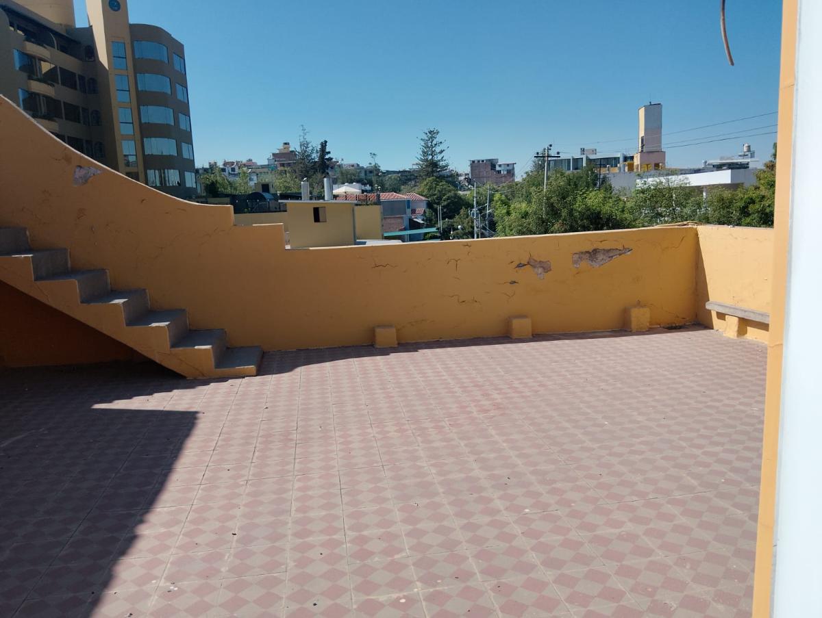 Casa Comercial en Alquiler – Selva Alegre